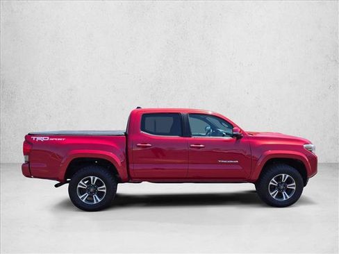 Used 2017 Toyota Tacoma TRD Sport w/ Tow Package RWD image 4