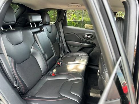 Used 2020 Jeep Cherokee Trailhawk w/ Comfort/Convenience Group AWD/4WD image 32
