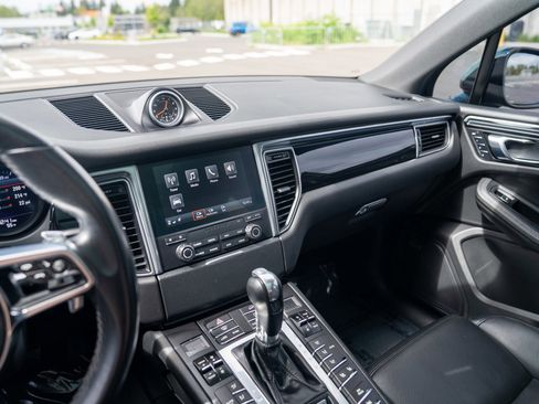 Used 2018 Porsche Macan AWD/4WD image 15
