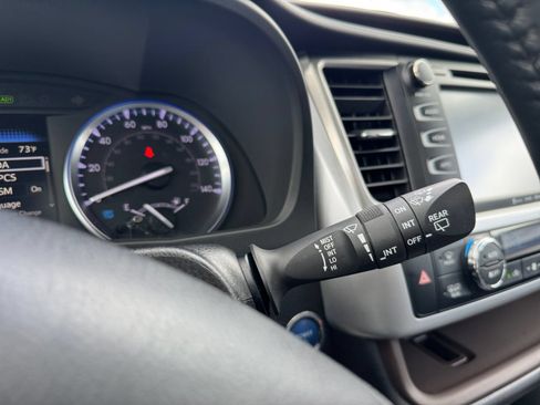 Used 2019 Toyota Highlander XLE AWD/4WD image 21
