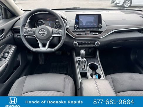 Used 2024 Nissan Altima 2.5 SV image 6