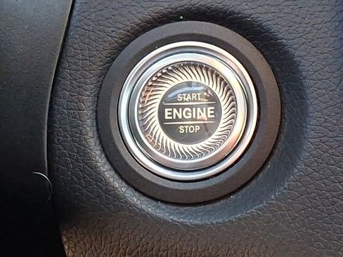 Used 2021 Mercedes-Benz GLC 300 4MATIC image 24