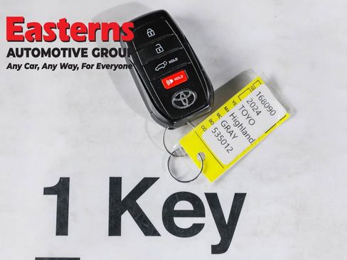 Used 2024 Toyota Highlander LE image 25