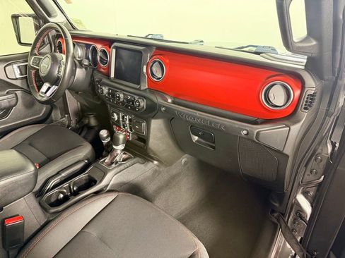 Used 2022 Jeep Wrangler Unlimited Rubicon AWD/4WD image 35
