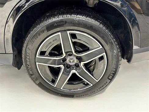 Used 2025 Mercedes-Benz GLC 300 4MATIC image 32