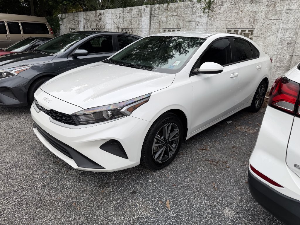Certified 2024 Kia Forte LXS FWD image 3