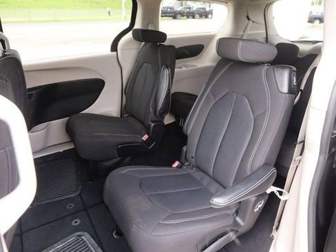 Used 2023 Chrysler Voyager LX FWD image 10