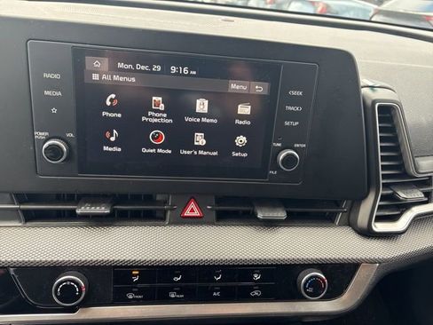 Certified 2025 Kia Sportage LX image 13