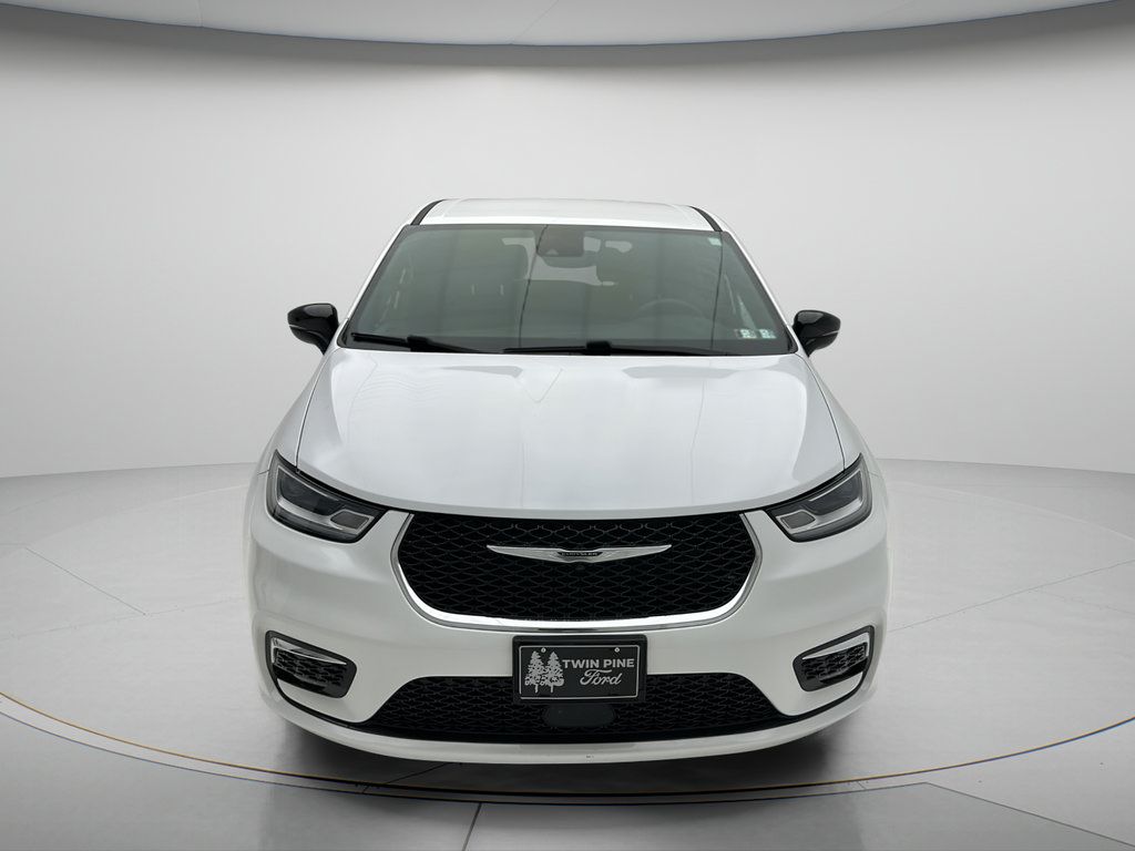 Used 2025 Chrysler Pacifica Select FWD image 2