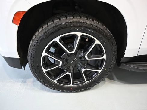 Used 2022 Chevrolet Tahoe RST w/ Luxury Package AWD/4WD image 32