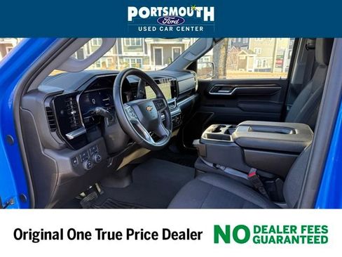 Used 2025 Chevrolet Silverado 1500 LT image 4