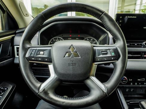 Used 2025 Mitsubishi Outlander SE AWD/4WD image 15