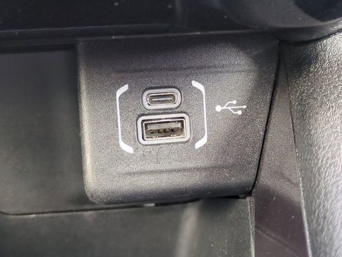 Used 2025 Jeep Compass Latitude image 24