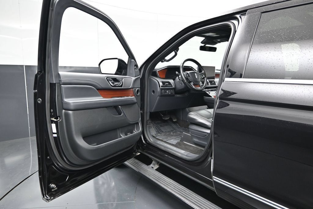 Used 2022 Lincoln Navigator L Reserve AWD/4WD image 18
