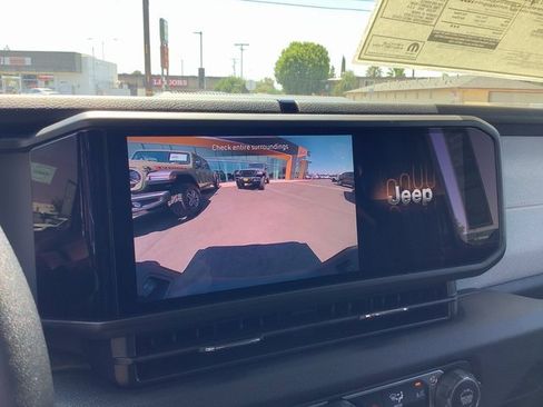 New 2025 Jeep Gladiator Sport image 19