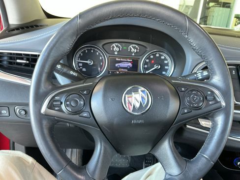 Used 2020 Buick Enclave Essence image 9