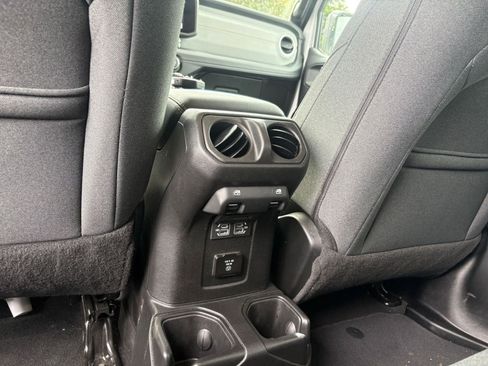 Used 2025 Jeep Wrangler Unlimited Sahara AWD/4WD image 22