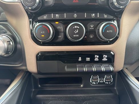 Used 2022 RAM 1500 Laramie AWD/4WD image 25