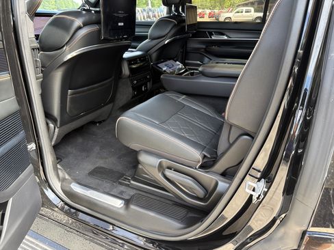 Used 2024 Jeep Grand Wagoneer Series III w/ Rear Seat Video Group 1 AWD/4WD image 20