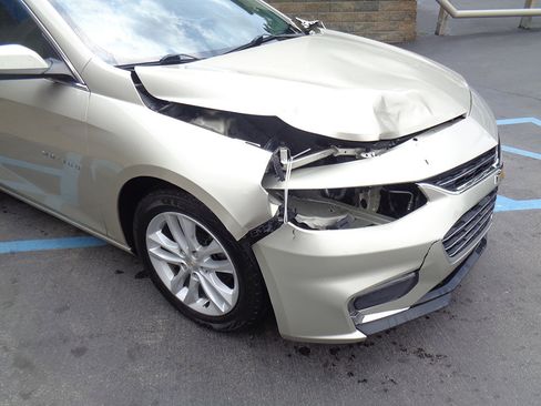 Used 2016 Chevrolet Malibu LT w/ Leather Package FWD image 2