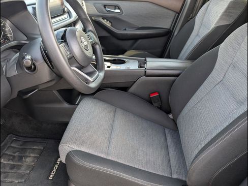 Used 2023 Nissan Rogue SV image 11