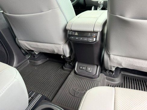 Used 2020 Toyota Highlander Platinum AWD/4WD image 14