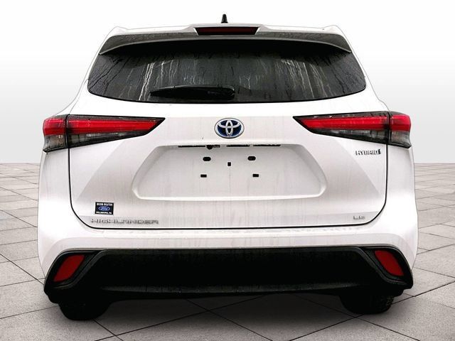 Used 2022 Toyota Highlander LE AWD/4WD image 4