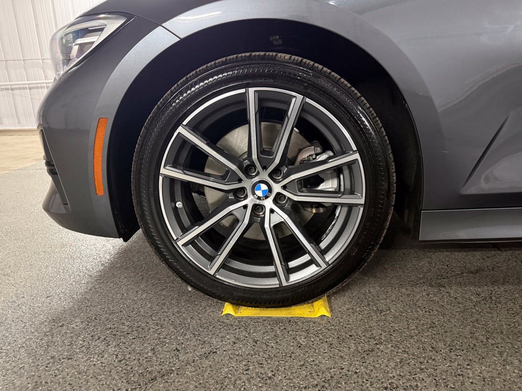 Used 2021 BMW 330i xDrive Sedan w/ Driving Assistance Package AWD/4WD image 17