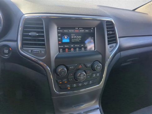 Used 2019 Jeep Grand Cherokee Laredo image 11