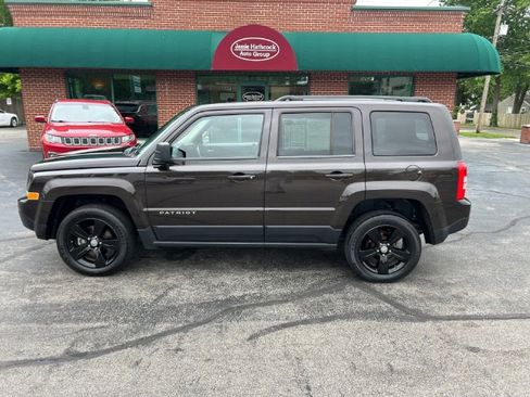 Used 2014 Jeep Patriot Limited w/ Sun/Sound Group FWD image 2