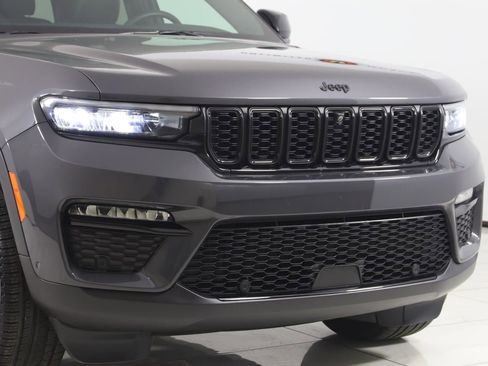 Used 2024 Jeep Grand Cherokee Limited w/ Luxury Tech Group II image 39