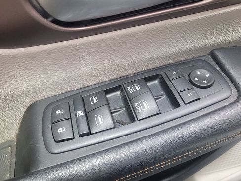 Used 2017 Chrysler Pacifica Touring FWD image 27