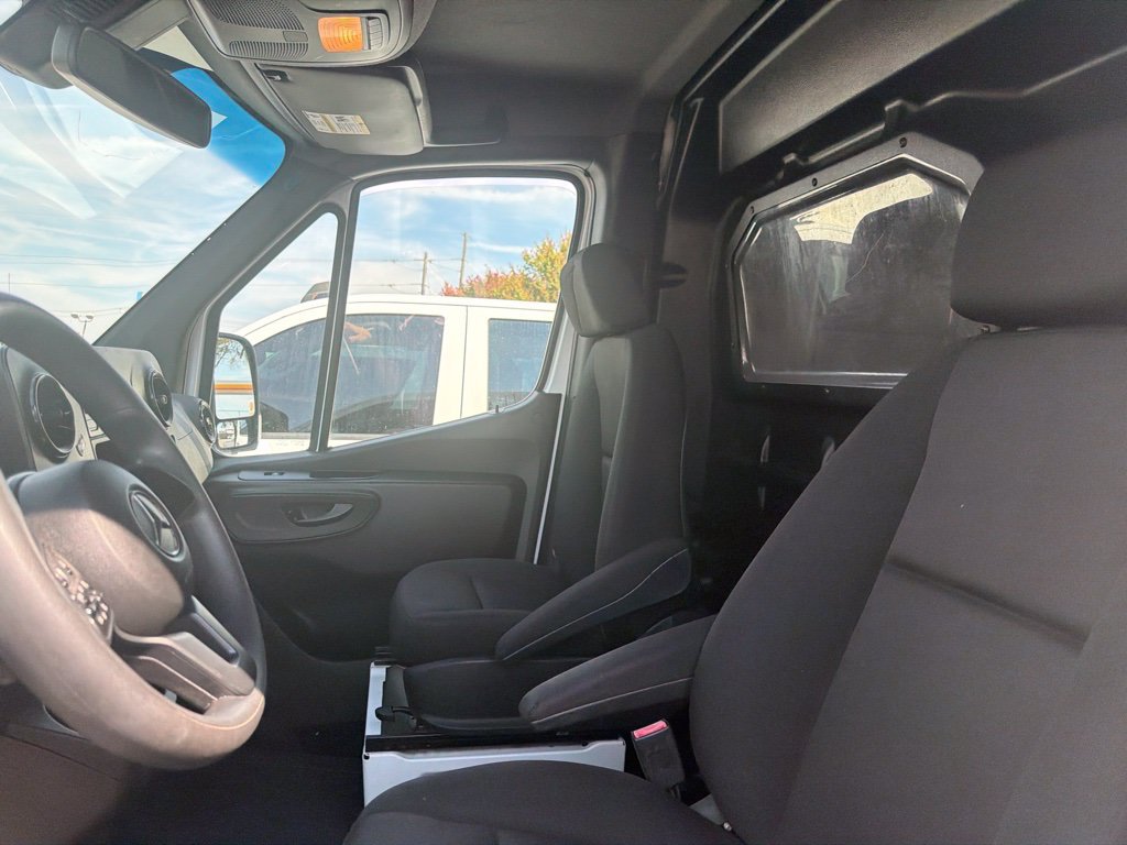 Used 2023 Mercedes-Benz Sprinter 1500 image 3