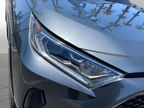Used 2021 Toyota RAV4 SE w/ Weather & Moonroof Package AWD/4WD image 27