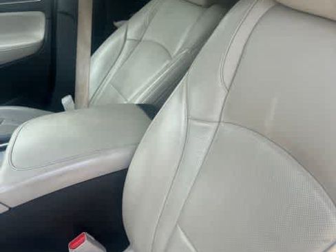 Used 2018 Buick Enclave Essence FWD image 4