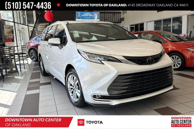Used 2026 Toyota Sienna Limited FWD image 1