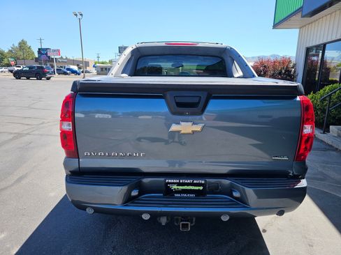 Used 2011 Chevrolet Avalanche LTZ AWD/4WD image 7