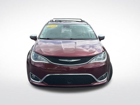 Used 2018 Chrysler Pacifica Limited w/ Tire & Wheel Group FWD image 2