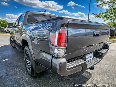 Used 2022 Toyota Tacoma TRD Sport AWD/4WD image 6