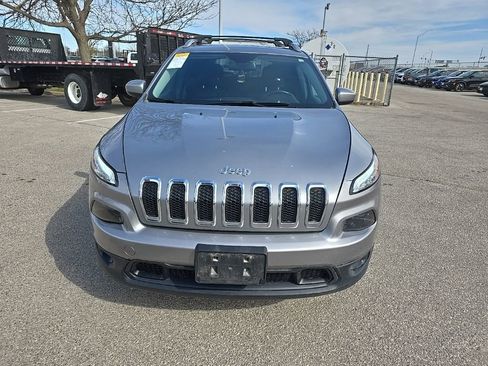 Used 2016 Jeep Cherokee Latitude image 2