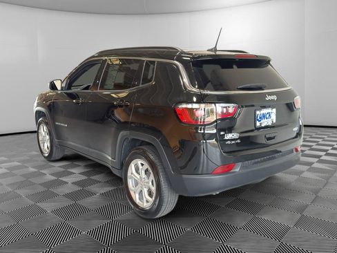 Used 2024 Jeep Compass Latitude AWD/4WD image 3