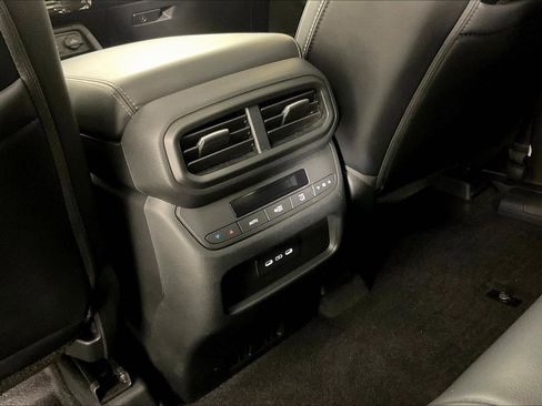 Used 2025 Honda Pilot Touring image 10