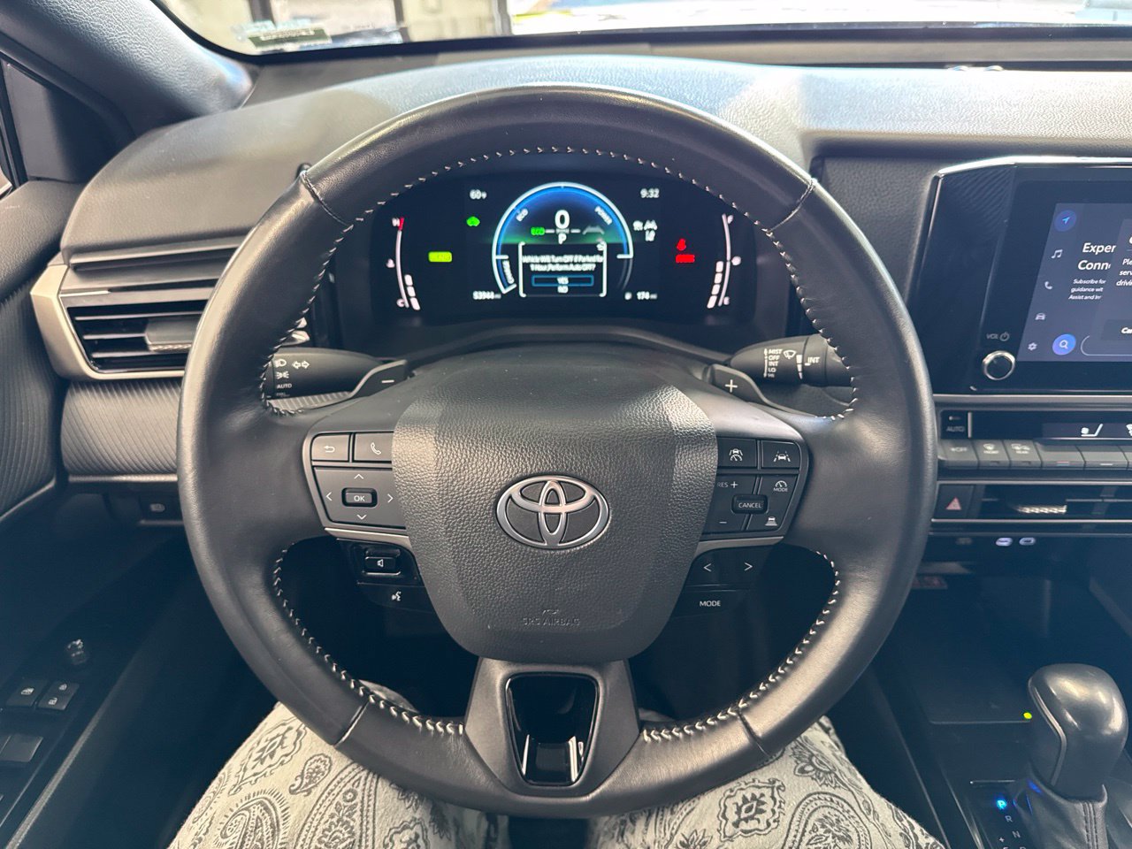 Used 2025 Toyota Camry SE w/ Convenience Package FWD image 17