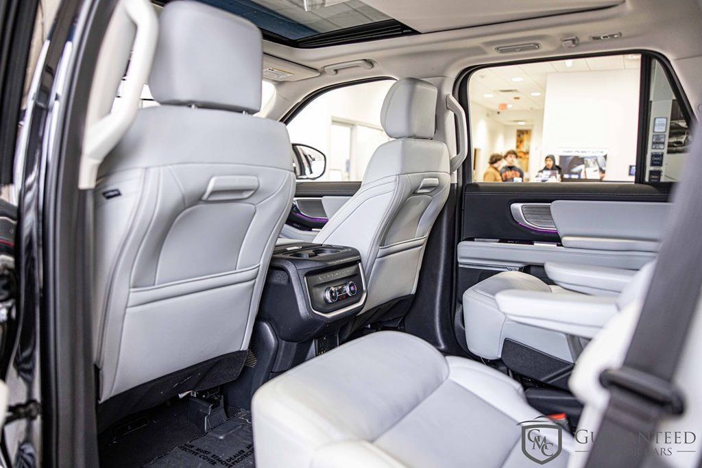 Used 2025 Ford Expedition Platinum AWD/4WD image 33