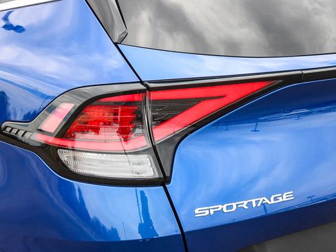 Used 2023 Kia Sportage EX FWD image 9