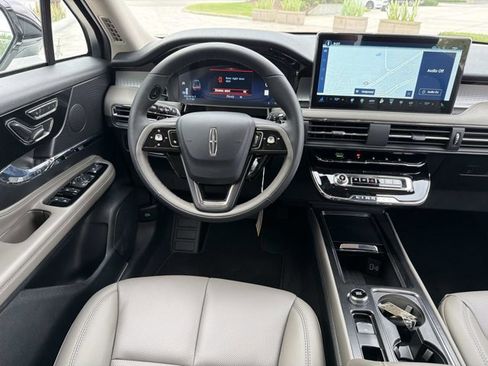 Used 2026 Lincoln Corsair Premiere image 27