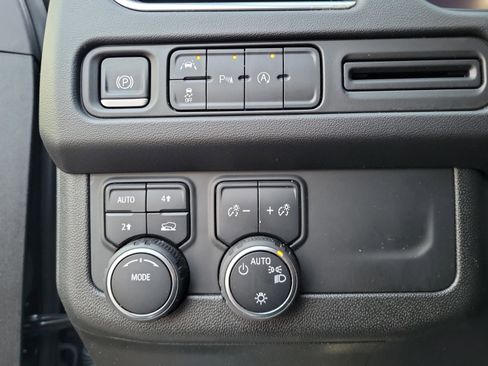 Used 2024 Chevrolet Suburban LT image 27