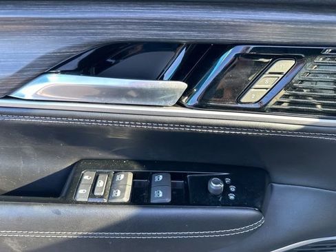 Used 2023 Jeep Wagoneer L Series II image 18