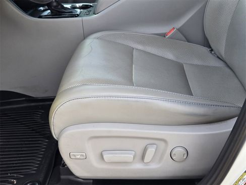 Used 2019 Toyota Highlander image 25