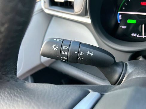 Used 2025 Toyota Sienna XLE FWD image 21